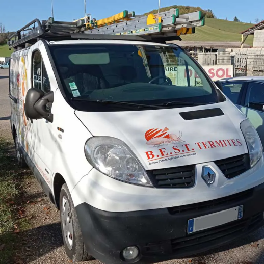 Véhicule BEST TERMITES spécialiste du traitement anti-termites sur AGEN 47000 (LOT-ET-GARONNE)